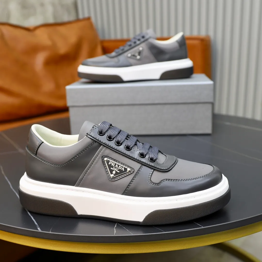 Factory price: 720 top original order Brand: PRADA (Prada) Standard code: Men's size 38/44 (45 can be customized) Grade: Same as the official website Material: Original cowhide, cowhide lining, original combination two-color wear-resistant soft outsole Style category: casual sports version, young fashion, European and American trend, British style Color: actual picture color
